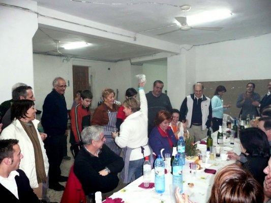 Nuestros anfitriones, Muy buena Gente