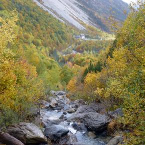 Parador de Pineta desde la pista
