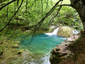 Nacimiento del Río Urederra, Baquedano, Navarra