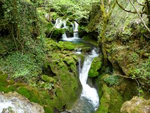 Nacimiento del Río Urederra, Baquedano, Navarra