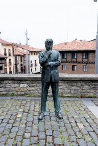 31 Estatua de Ken Follett