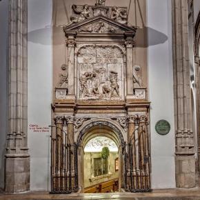 052 Entrada a la Cripta