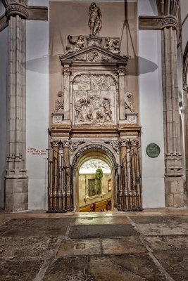 052 Entrada a la Cripta