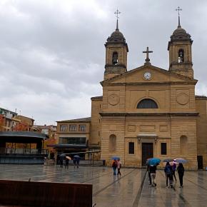 32 Iglesia de San Juan Bautista. Plaza de los Fueros