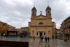 32 Iglesia de San Juan Bautista. Plaza de los Fueros